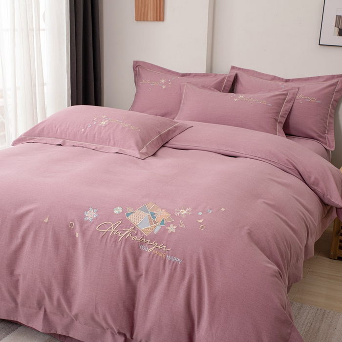 91家纺网 家纺一手货源 找家纺 缘舒家纺 2025新款全棉加厚工艺款绣花磨毛四件套 雪国春语-桃紫