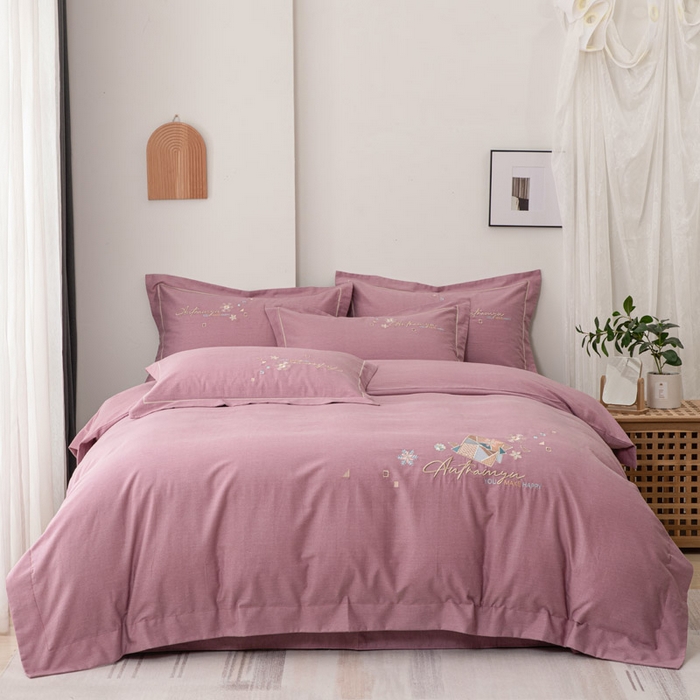 91家纺网 家纺一手货源 找家纺 缘舒家纺 2025新款全棉加厚工艺款绣花磨毛四件套 雪国春语-桃紫