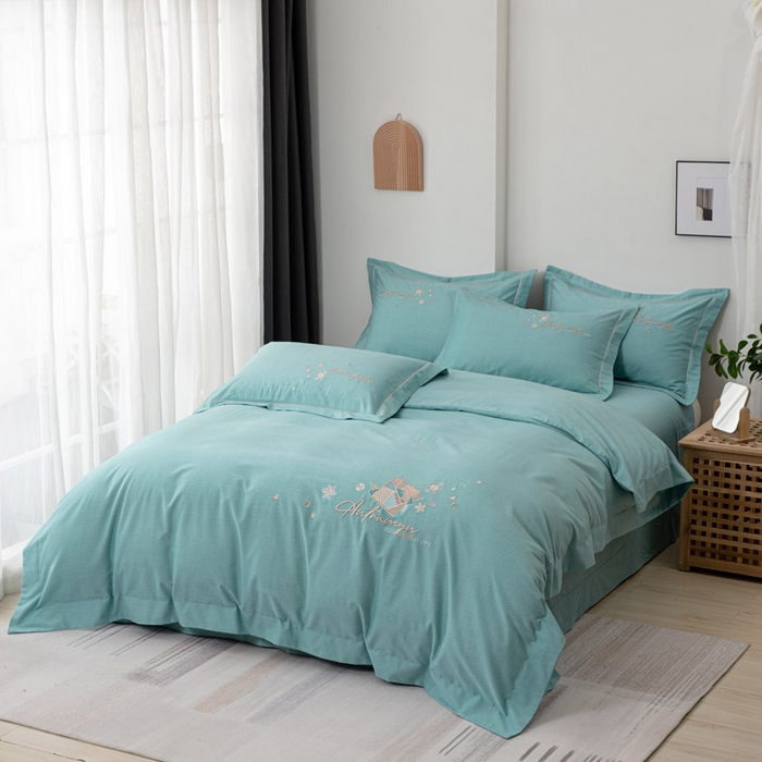 91家纺网 家纺一手货源 找家纺 缘舒家纺 2025新款全棉加厚工艺款绣花磨毛四件套 雪国春语-浅绿