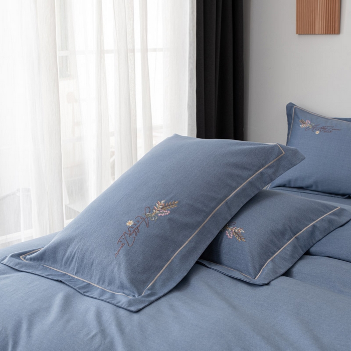 91家纺网 家纺一手货源 找家纺 缘舒家纺 2025新款全棉加厚工艺款绣花磨毛四件套 自由格调-湖蓝