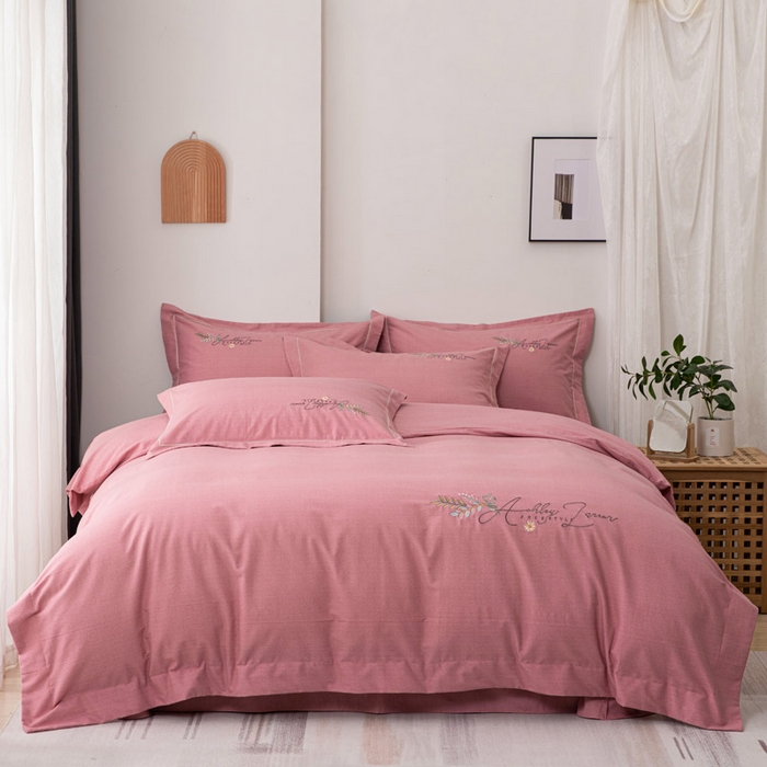 91家纺网 家纺一手货源 找家纺 缘舒家纺 2025新款全棉加厚工艺款绣花磨毛四件套 自由格调-豆沙