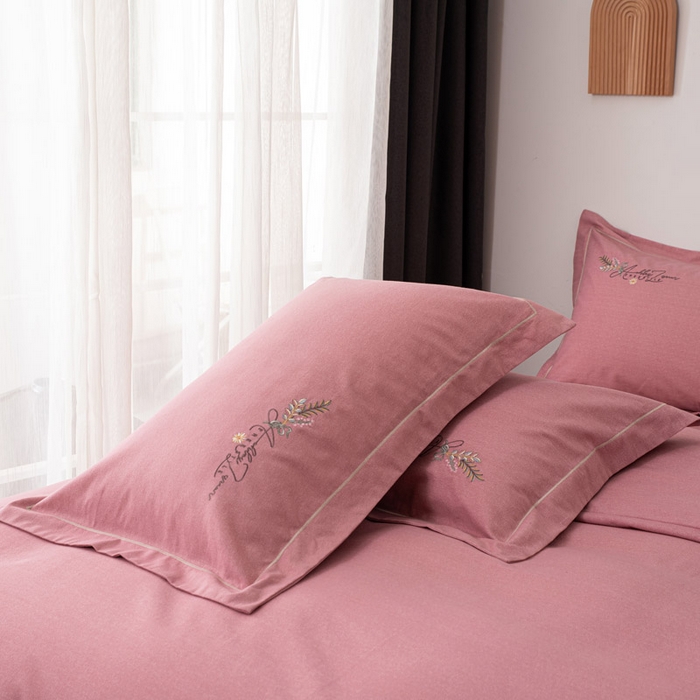 91家纺网 家纺一手货源 找家纺 缘舒家纺 2025新款全棉加厚工艺款绣花磨毛四件套 自由格调-豆沙