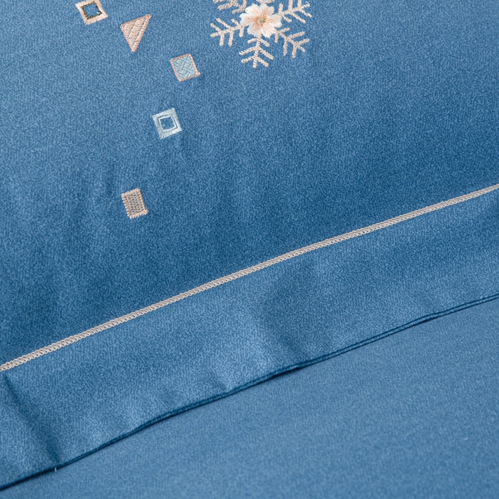 91家纺网 家纺一手货源 找家纺 缘舒家纺 2025新款全棉加厚工艺款绣花磨毛四件套 雪国春语-宝蓝