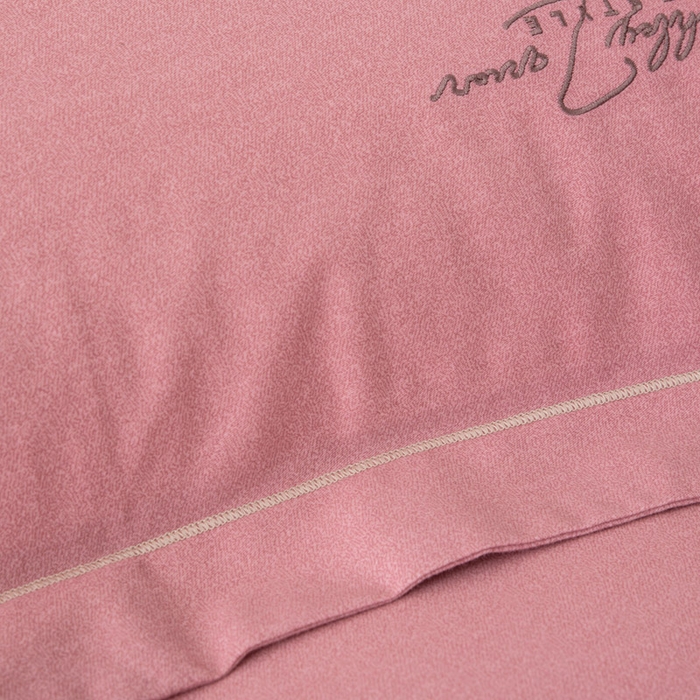 91家纺网 家纺一手货源 找家纺 缘舒家纺 2025新款全棉加厚工艺款绣花磨毛四件套 自由格调-豆沙