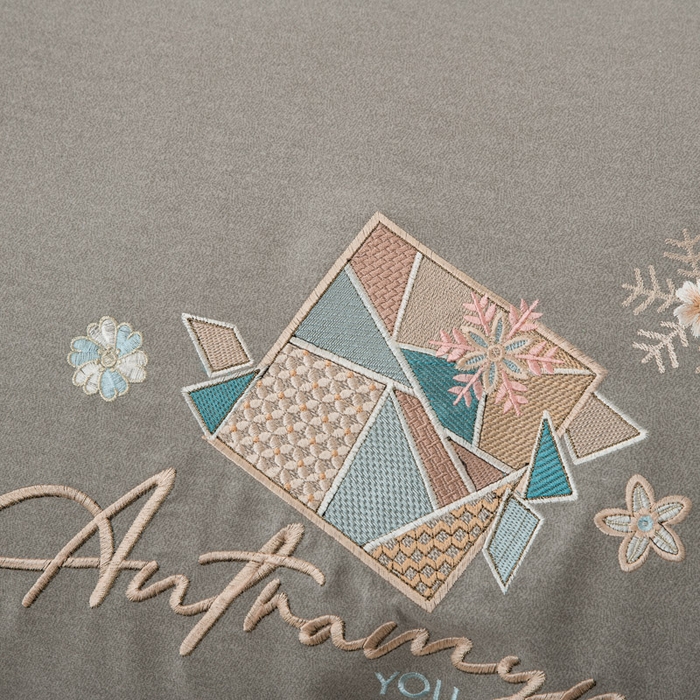 91家纺网 家纺一手货源 找家纺 缘舒家纺 2025新款全棉加厚工艺款绣花磨毛四件套 雪国春语-高级灰