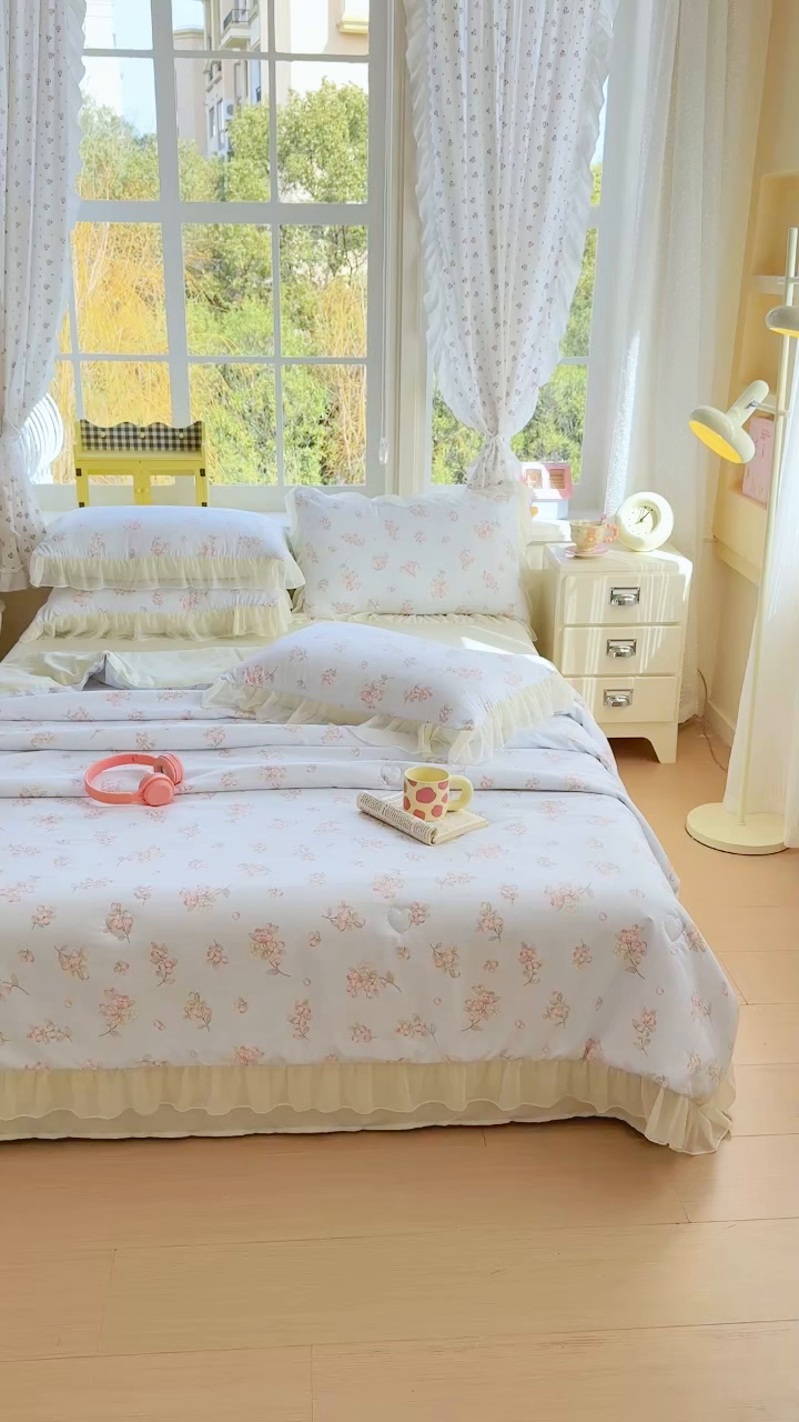 91家纺网 家纺一手货源 找家纺 赛丽雅 2026新款美人纱法式花边夏被四件套凉感冰丝提花单双人夏被系列夏凉被空调被 朵朵