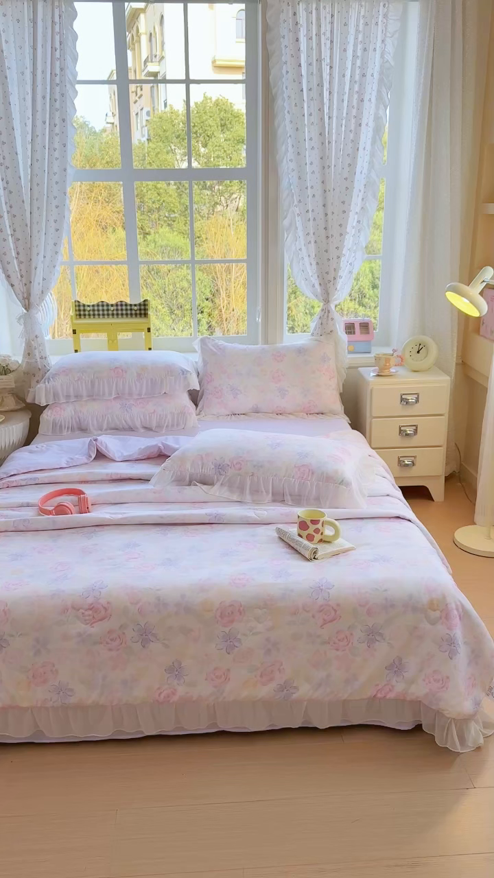 91家纺网 家纺一手货源 找家纺 赛丽雅 2026新款美人纱法式花边夏被四件套凉感冰丝提花单双人夏被系列夏凉被空调被 恬梦