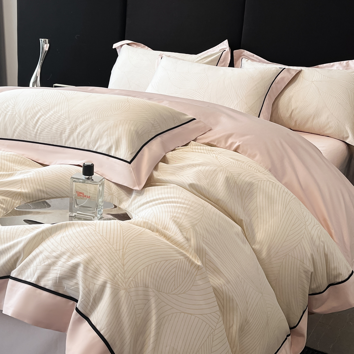 91家纺网 家纺一手货源 找家纺 （总）置顶家纺 2026新款亲肤数码印花拼角四件套凌枫