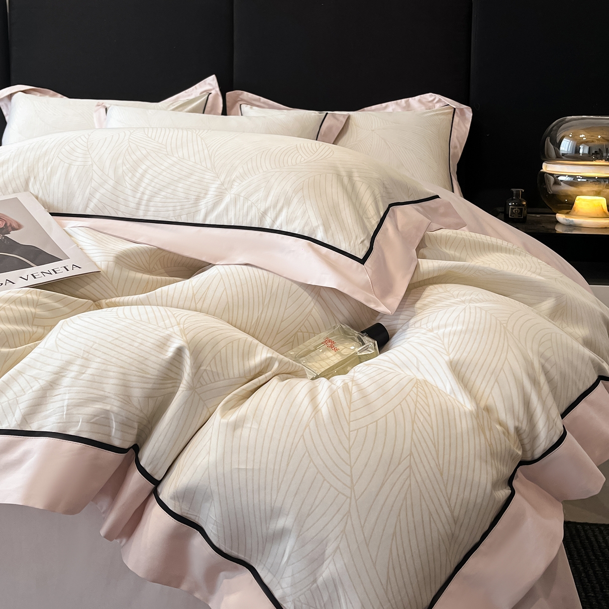 91家纺网 家纺一手货源 找家纺 置顶家纺 2026新款亲肤数码印花拼角四件套凌枫 凌枫-白+粉