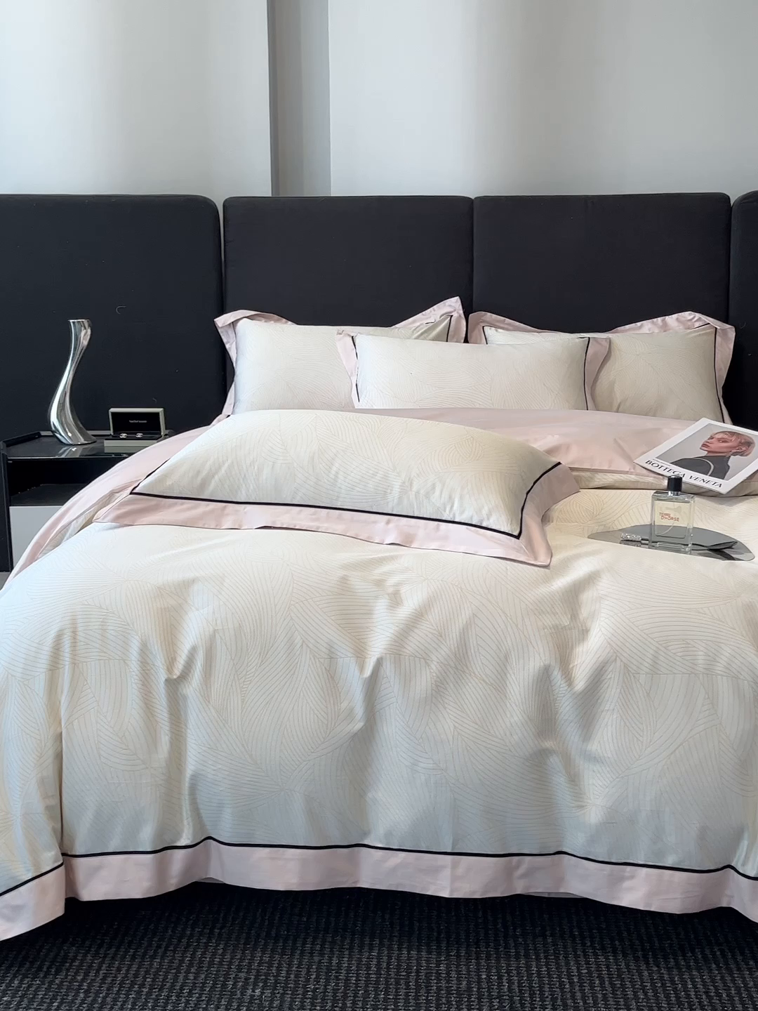 91家纺网 家纺一手货源 找家纺 置顶家纺 2026新款亲肤数码印花拼角四件套凌枫 凌枫-白+粉