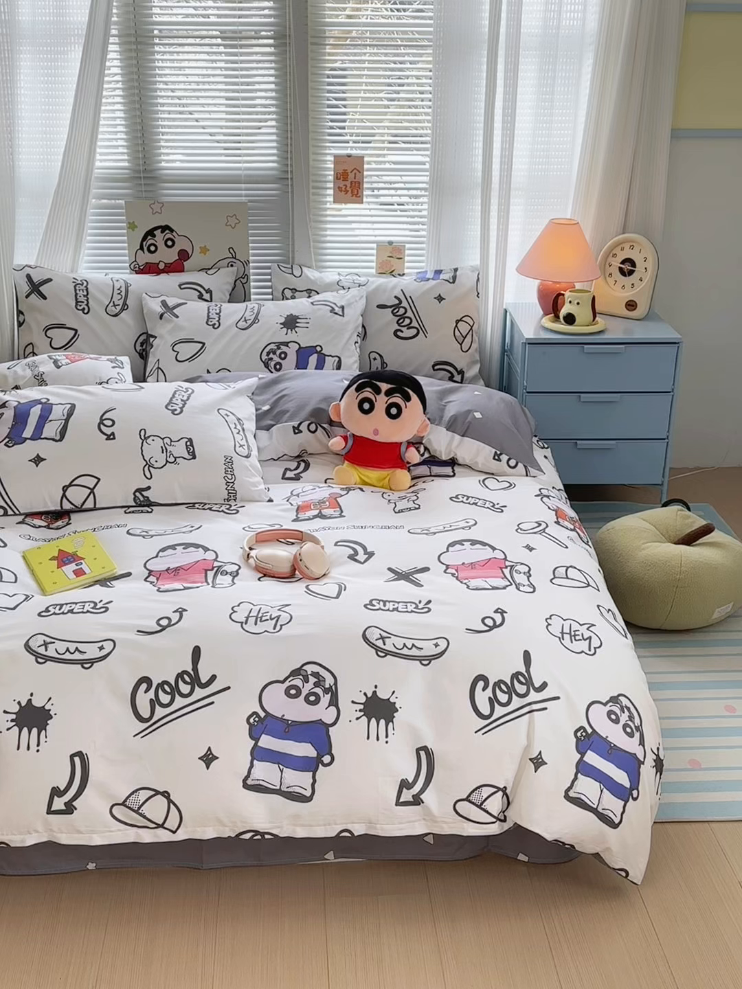 91家纺网 家纺一手货源 找家纺 曼之夏 2026新款全棉卡通印花四件套系列-蜡笔小新 音乐小新