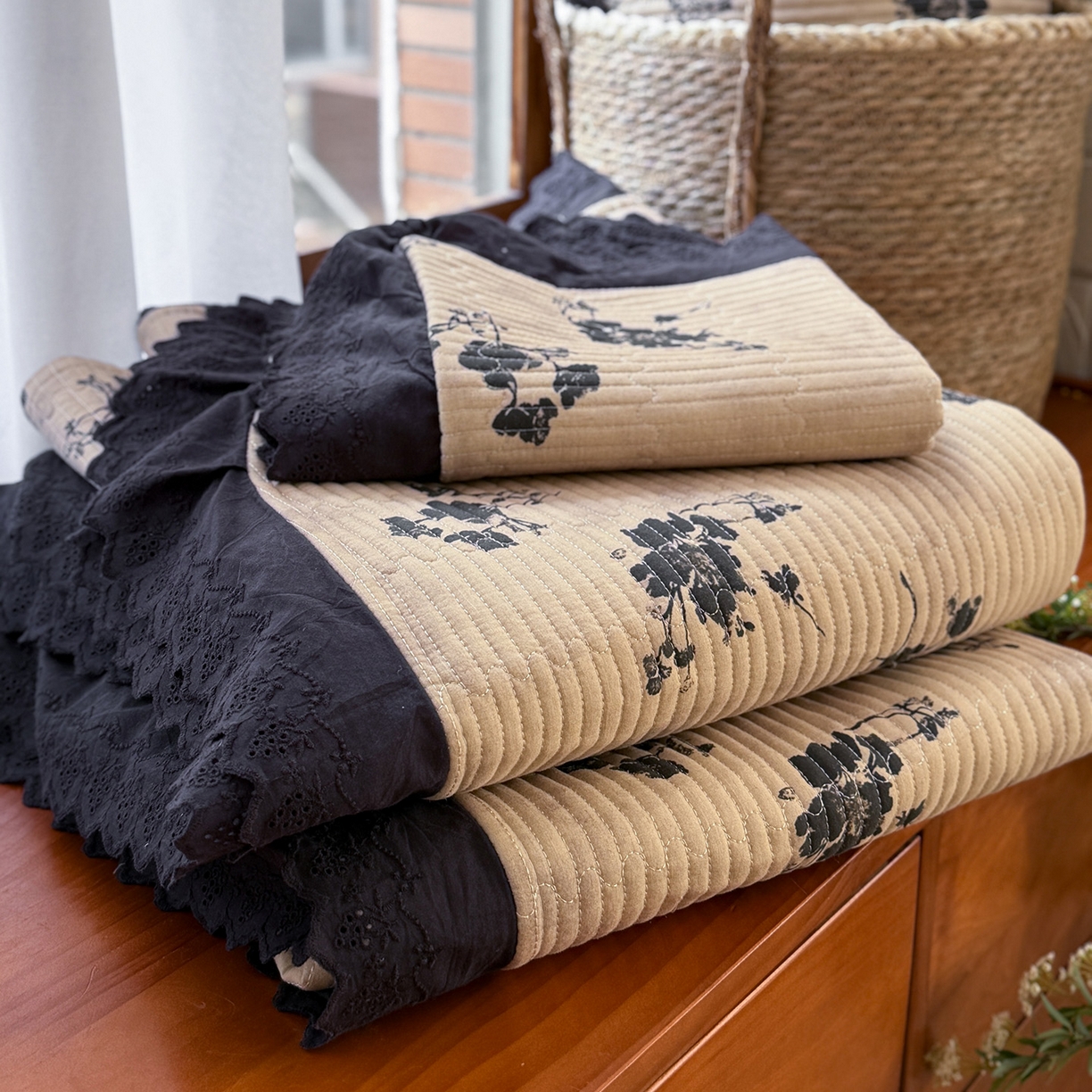 91家纺网 家纺一手货源 找家纺 桃子家居 2026新款韩版纯棉花边法式花卉碎花水洗原生态纯棉棉麻多功能床盖三件套 棉麻床盖-拾穗咖