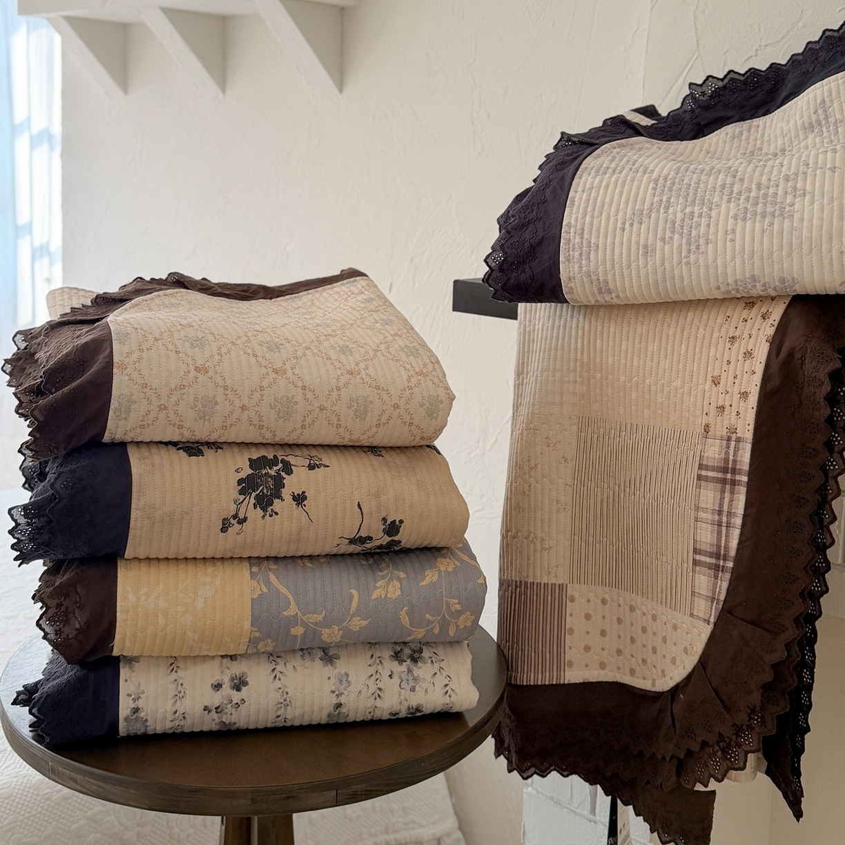 91家纺网 家纺一手货源 找家纺 桃子家居 2026新款韩版纯棉花边法式花卉碎花水洗原生态纯棉棉麻多功能床盖三件套 组合