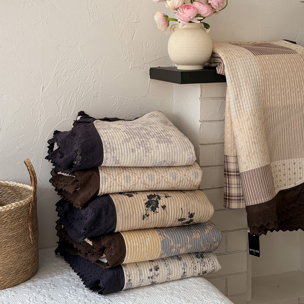 91家纺网 家纺一手货源 找家纺 桃子家居 2026新款韩版纯棉花边法式花卉碎花水洗原生态纯棉棉麻多功能床盖三件套 组合