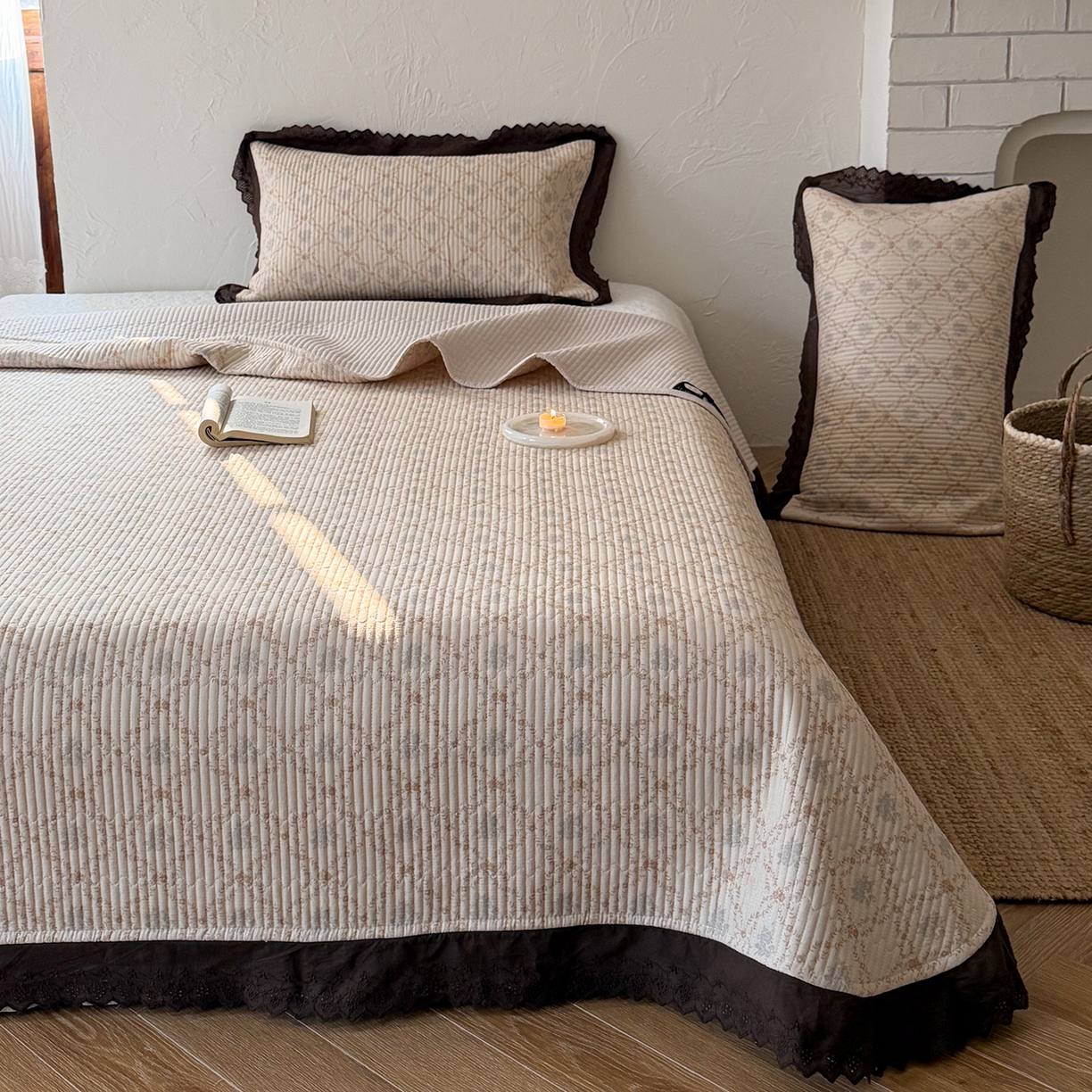 91家纺网 家纺一手货源 找家纺 桃子家居 2026新款韩版纯棉花边法式花卉碎花水洗原生态纯棉棉麻多功能床盖三件套 棉麻床盖-浅语