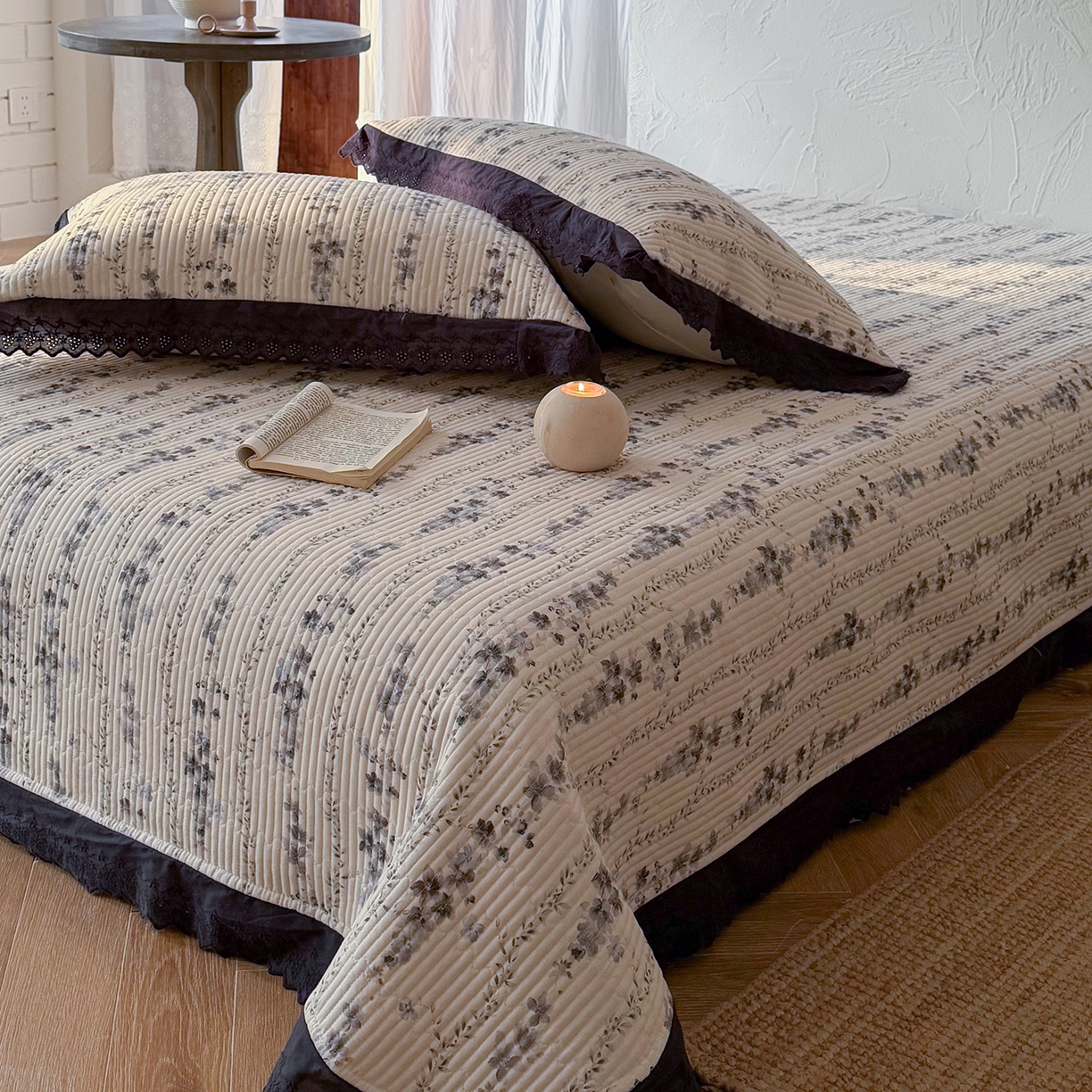 91家纺网 家纺一手货源 找家纺 桃子家居 2026新款韩版纯棉花边法式花卉碎花水洗原生态纯棉棉麻多功能床盖三件套 棉麻床盖-兰亭序蓝