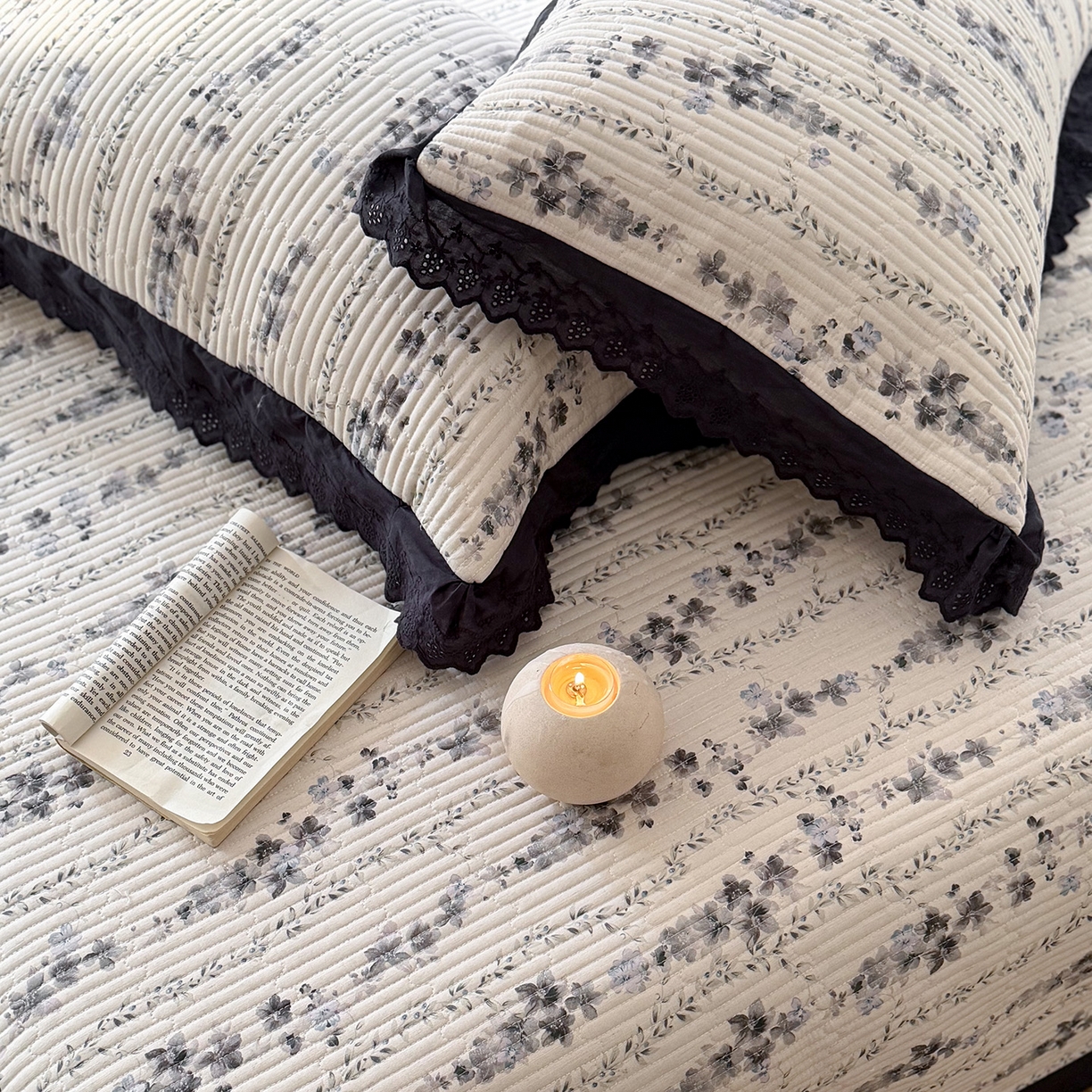 91家纺网 家纺一手货源 找家纺 桃子家居 2026新款韩版纯棉花边法式花卉碎花水洗原生态纯棉棉麻多功能床盖三件套 棉麻床盖-兰亭序蓝