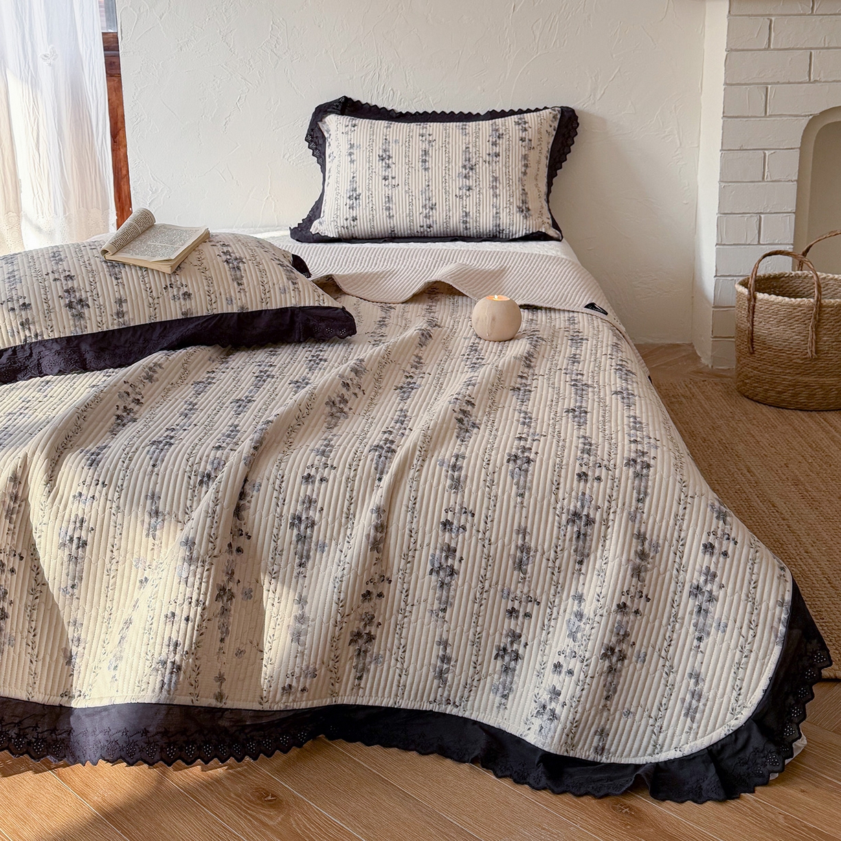 91家纺网 家纺一手货源 找家纺 桃子家居 2026新款韩版纯棉花边法式花卉碎花水洗原生态纯棉棉麻多功能床盖三件套 棉麻床盖-兰亭序蓝