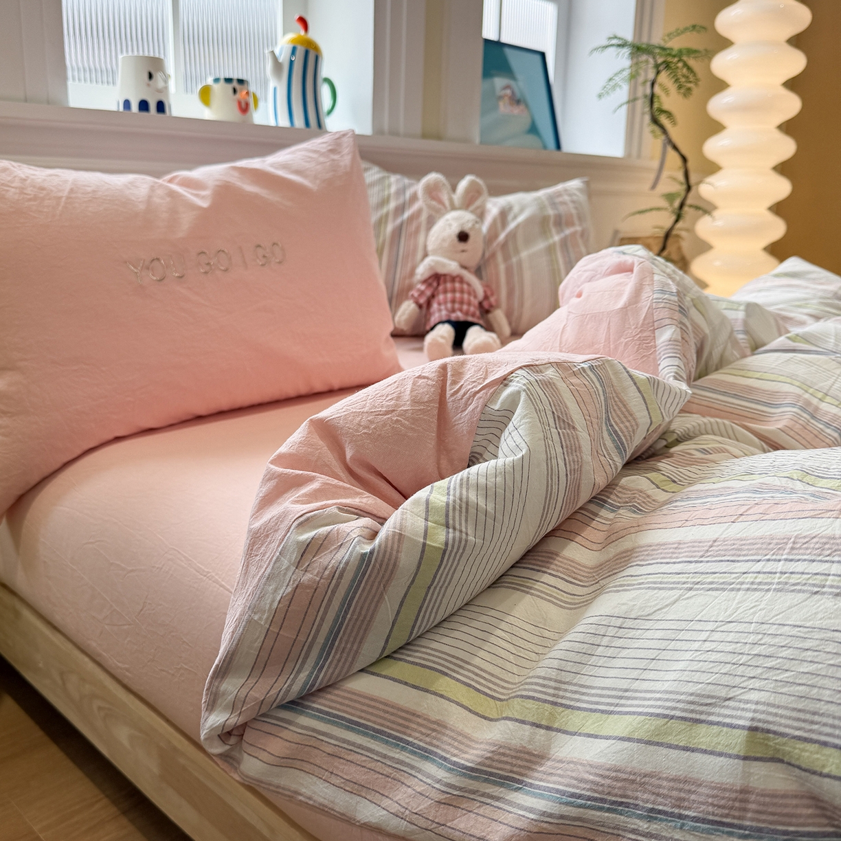 91家纺网 家纺一手货源 找家纺 （总）曼町家居 2026春夏新款全棉纯棉色织水洗棉字母刺绣四件套