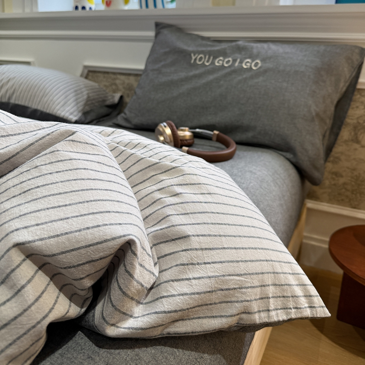 91家纺网 家纺一手货源 找家纺 （总）曼町家居 2026春夏新款全棉纯棉色织水洗棉字母刺绣四件套