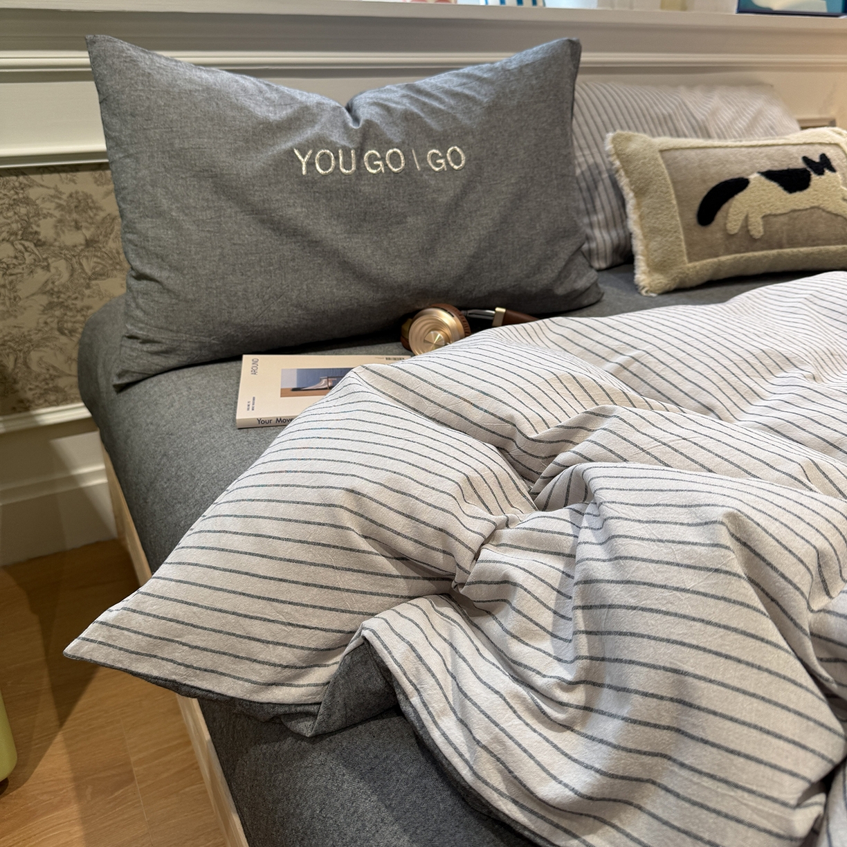 91家纺网 家纺一手货源 找家纺 （总）曼町家居 2026春夏新款全棉纯棉色织水洗棉字母刺绣四件套