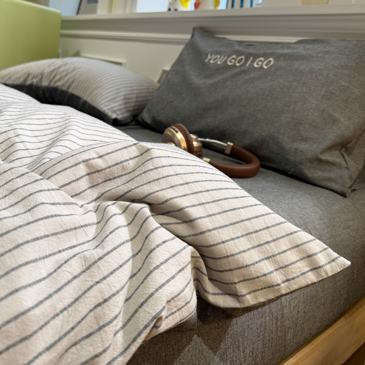 91家纺网 家纺一手货源 找家纺 （总）曼町家居 2026春夏新款全棉纯棉色织水洗棉字母刺绣四件套