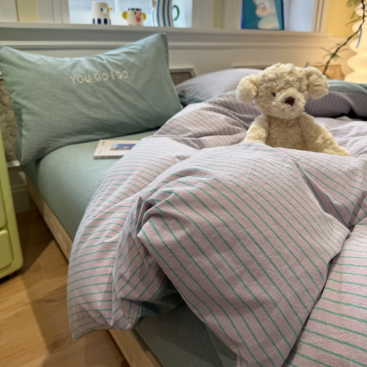 91家纺网 家纺一手货源 找家纺 曼町家居 2026春夏新款全棉纯棉色织水洗棉字母刺绣四件套 岛雾