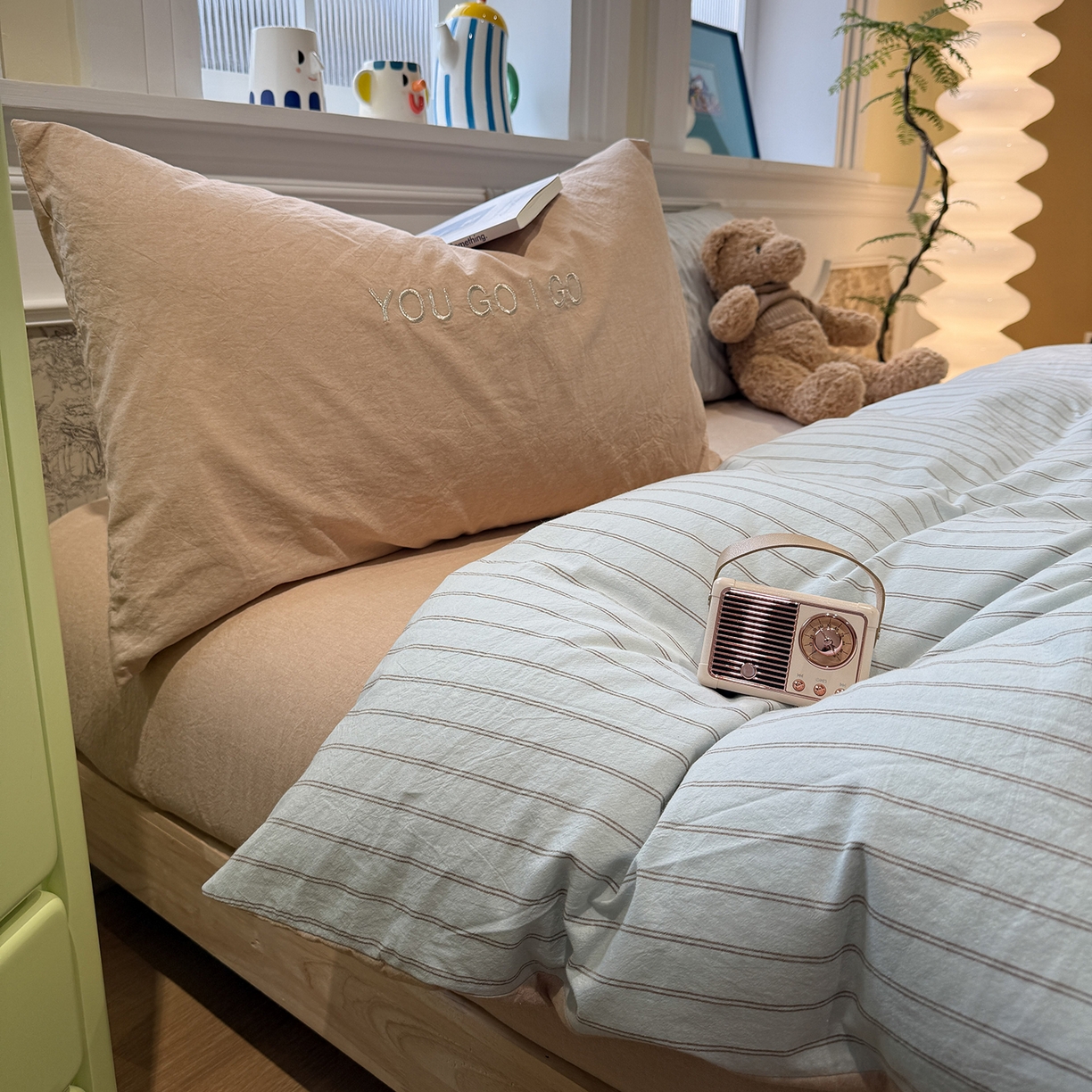 91家纺网 家纺一手货源 找家纺 曼町家居 2026春夏新款全棉纯棉色织水洗棉字母刺绣四件套 海盐