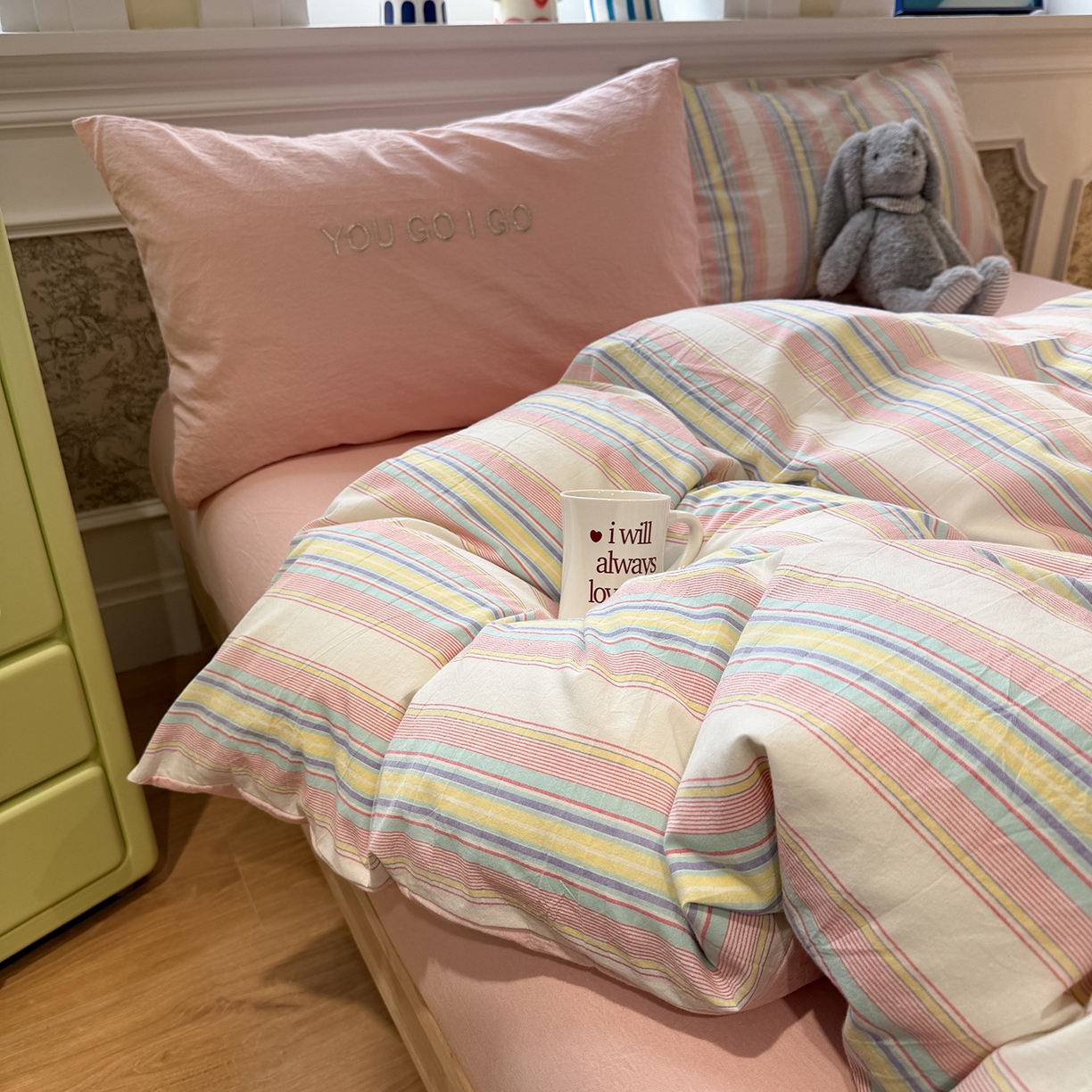 91家纺网 家纺一手货源 找家纺 曼町家居 2026春夏新款全棉纯棉色织水洗棉字母刺绣四件套 千寻