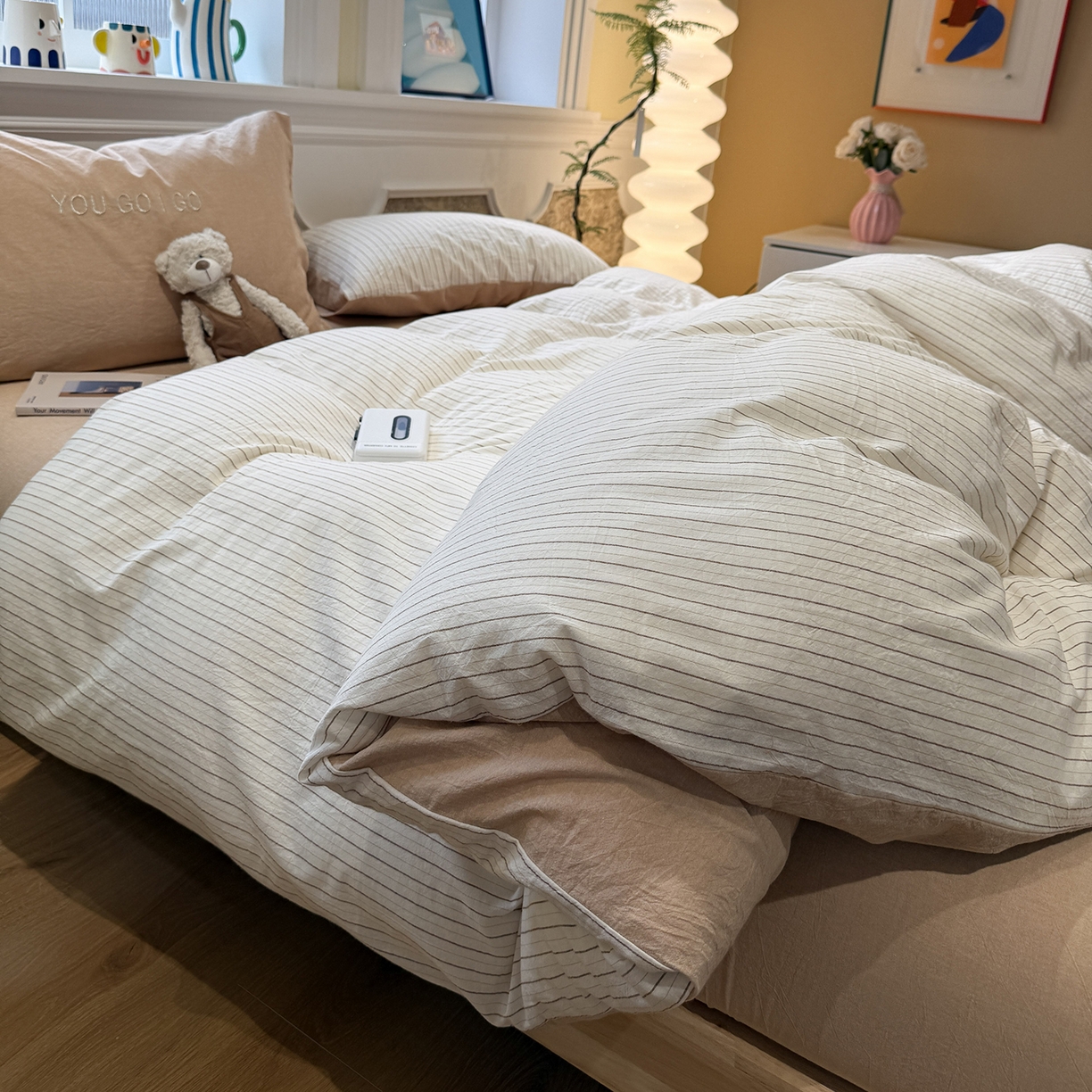 91家纺网 家纺一手货源 找家纺 曼町家居 2026春夏新款全棉纯棉色织水洗棉字母刺绣四件套 奶芙