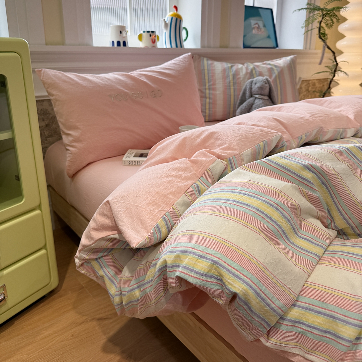 91家纺网 家纺一手货源 找家纺 曼町家居 2026春夏新款全棉纯棉色织水洗棉字母刺绣四件套 千寻