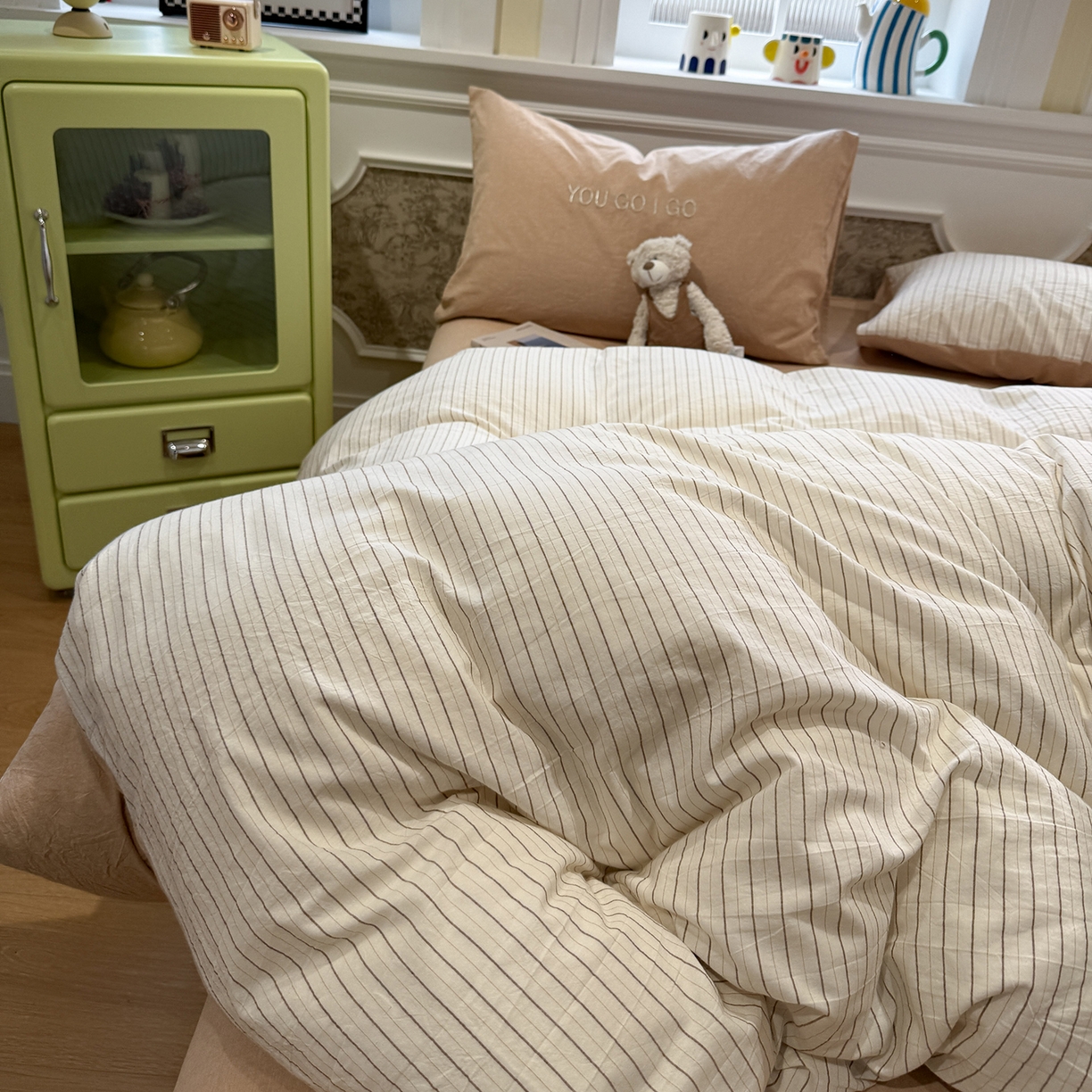 91家纺网 家纺一手货源 找家纺 曼町家居 2026春夏新款全棉纯棉色织水洗棉字母刺绣四件套 奶芙