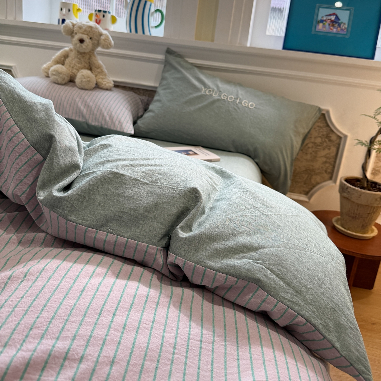 91家纺网 家纺一手货源 找家纺 曼町家居 2026春夏新款全棉纯棉色织水洗棉字母刺绣四件套 岛雾