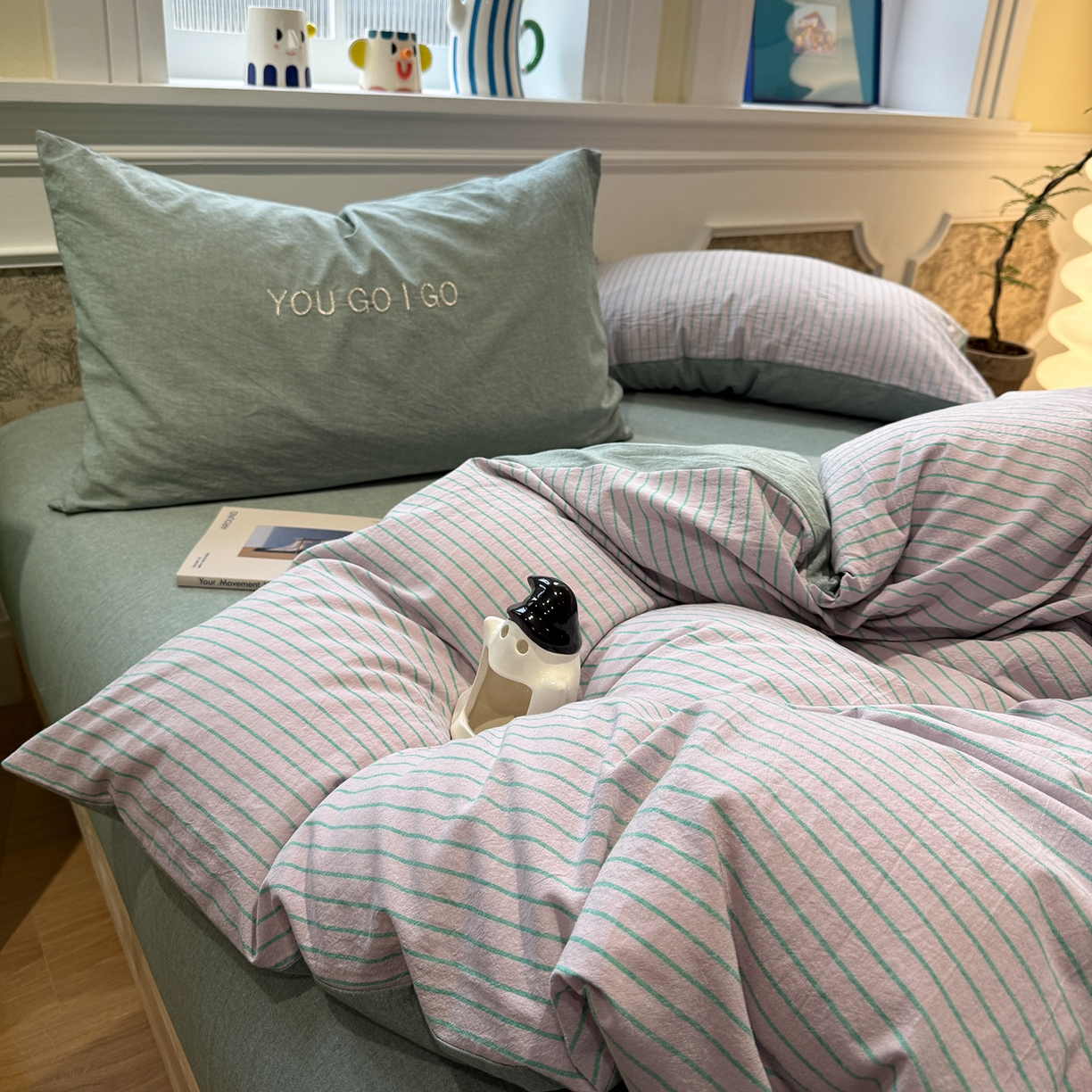 91家纺网 家纺一手货源 找家纺 曼町家居 2026春夏新款全棉纯棉色织水洗棉字母刺绣四件套 岛雾