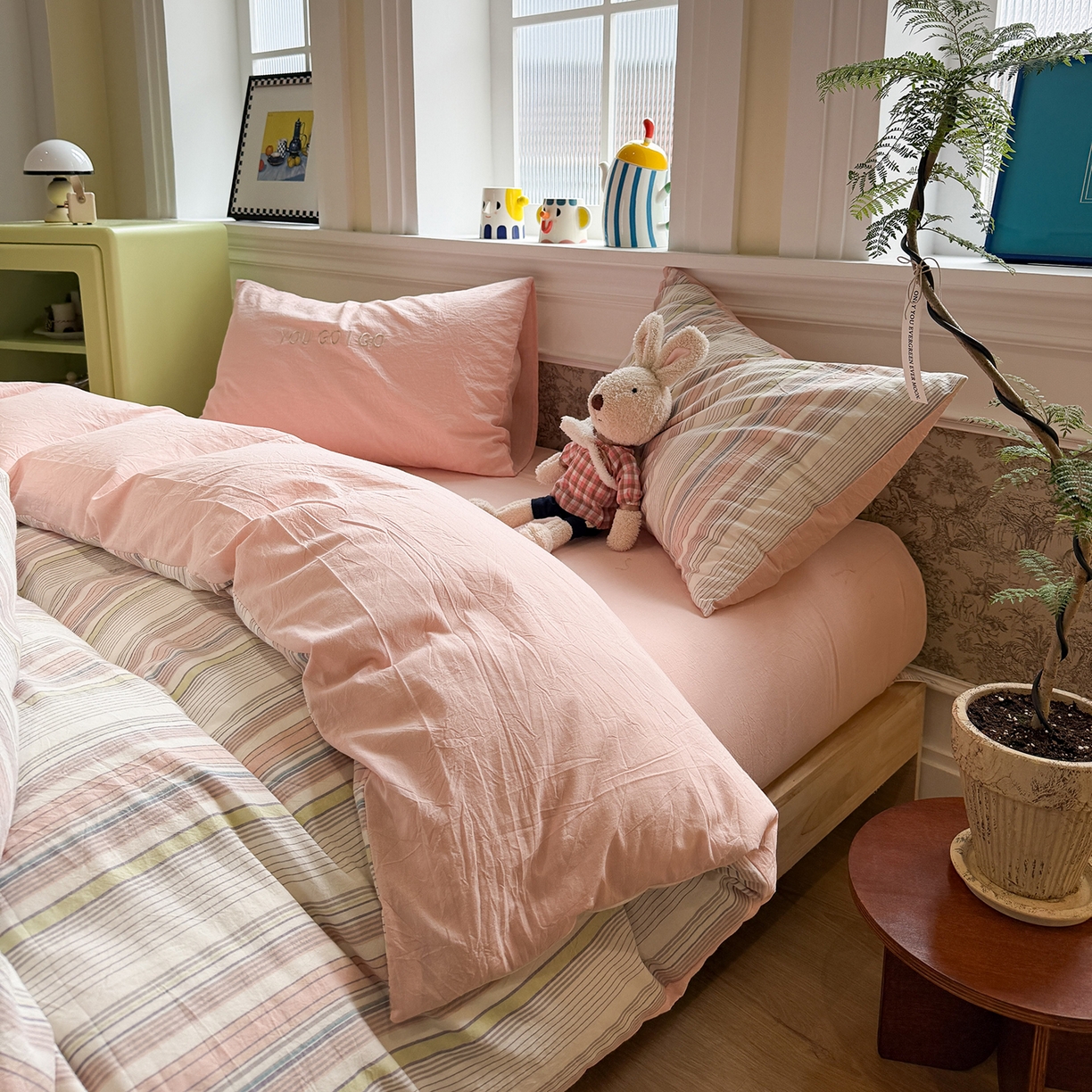 91家纺网 家纺一手货源 找家纺 曼町家居 2026春夏新款全棉纯棉色织水洗棉字母刺绣四件套 软糖