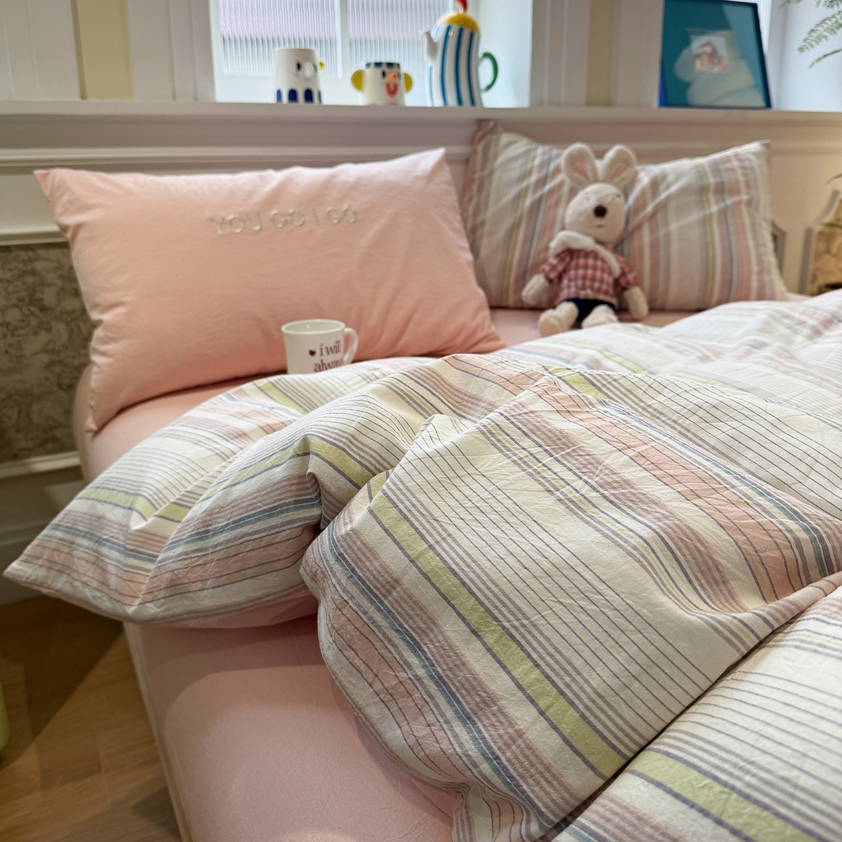 91家纺网 家纺一手货源 找家纺 曼町家居 2026春夏新款全棉纯棉色织水洗棉字母刺绣四件套 软糖