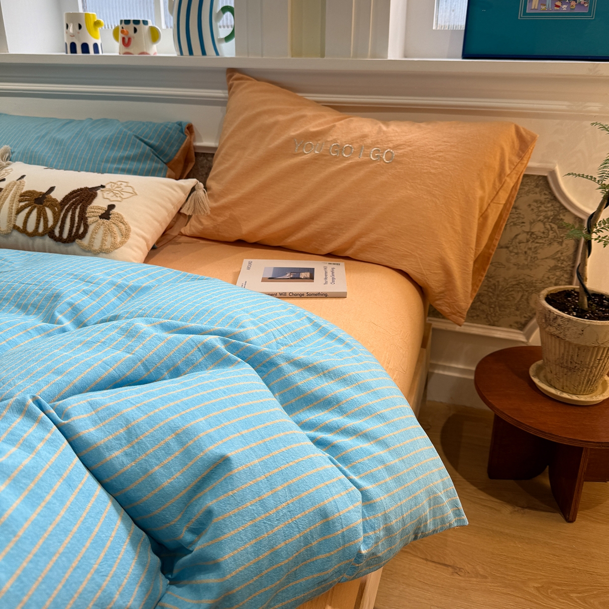 91家纺网 家纺一手货源 找家纺 曼町家居 2026春夏新款全棉纯棉色织水洗棉字母刺绣四件套 云辰