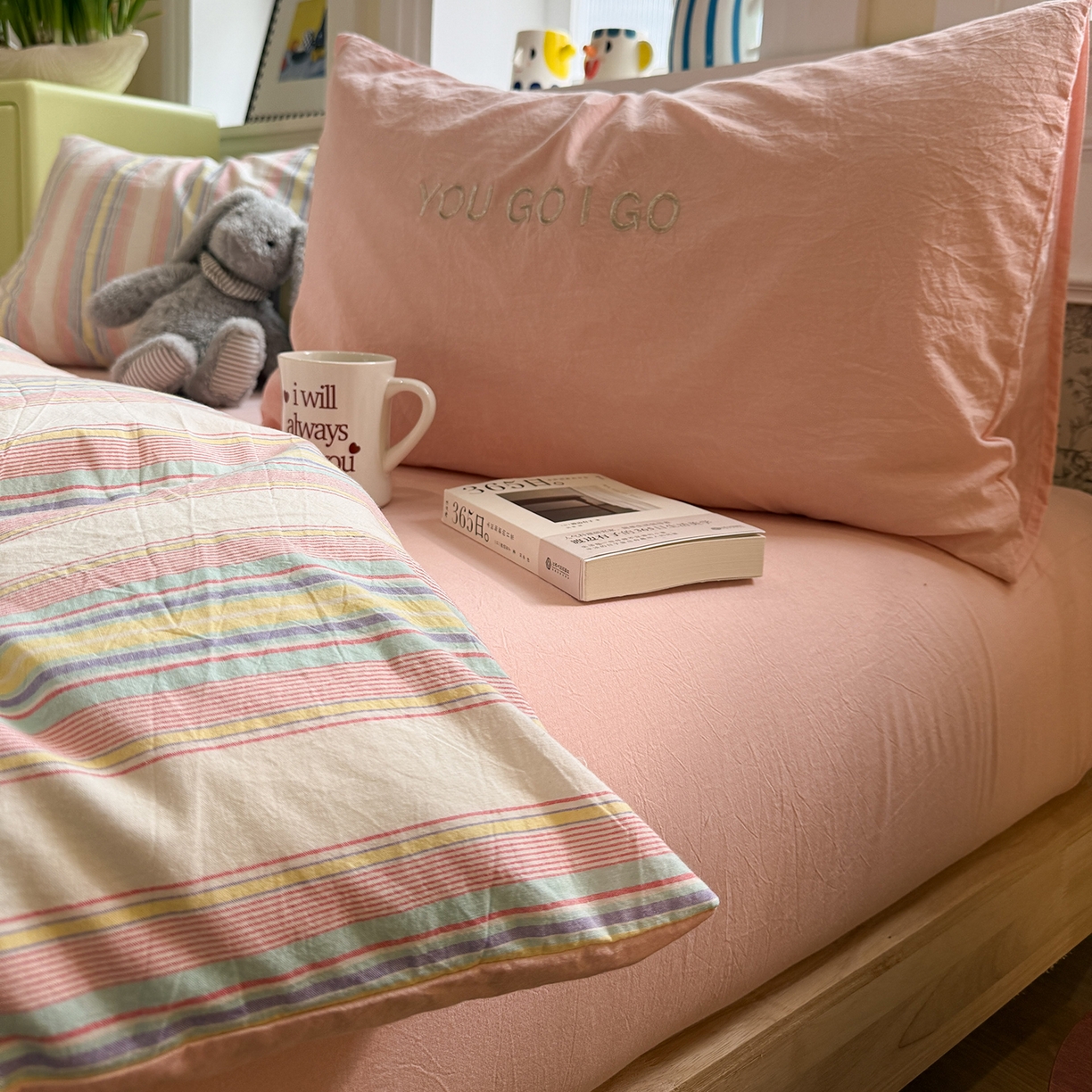 91家纺网 家纺一手货源 找家纺 曼町家居 2026春夏新款全棉纯棉色织水洗棉字母刺绣四件套 千寻