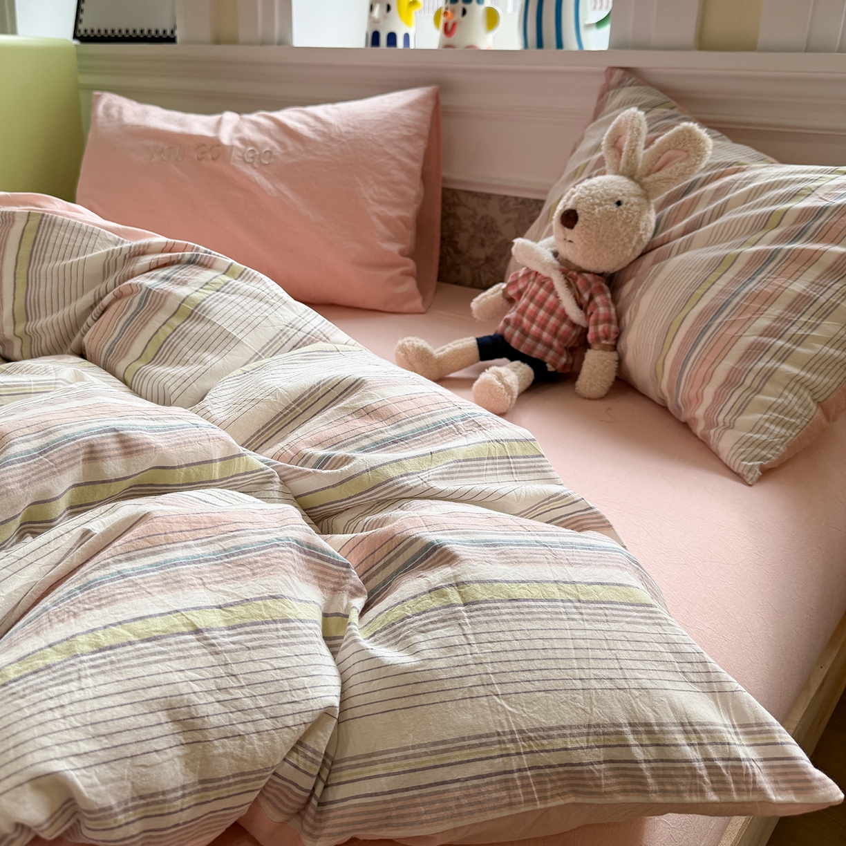 91家纺网 家纺一手货源 找家纺 曼町家居 2026春夏新款全棉纯棉色织水洗棉字母刺绣四件套 软糖