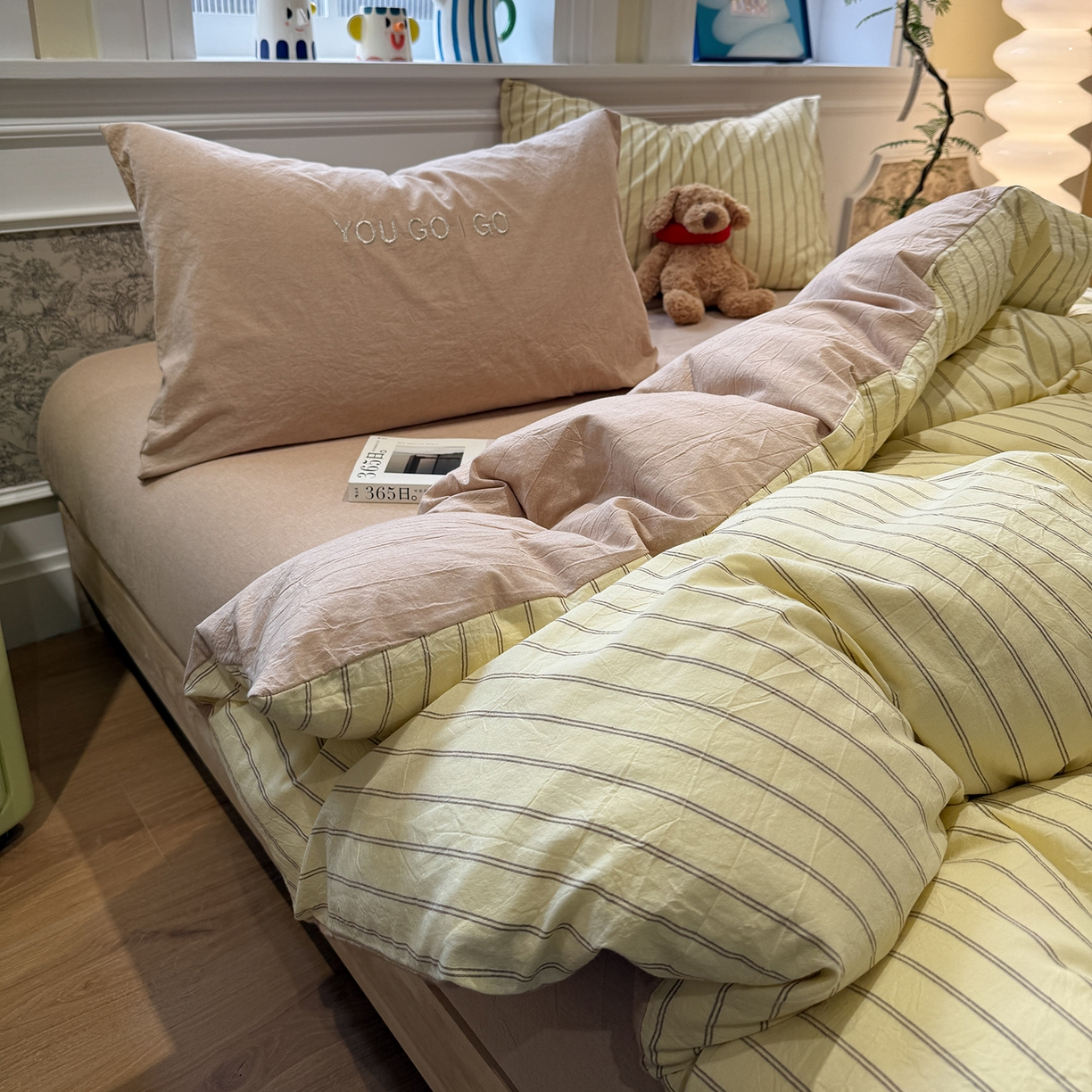 91家纺网 家纺一手货源 找家纺 曼町家居 2026春夏新款全棉纯棉色织水洗棉字母刺绣四件套 浅夏