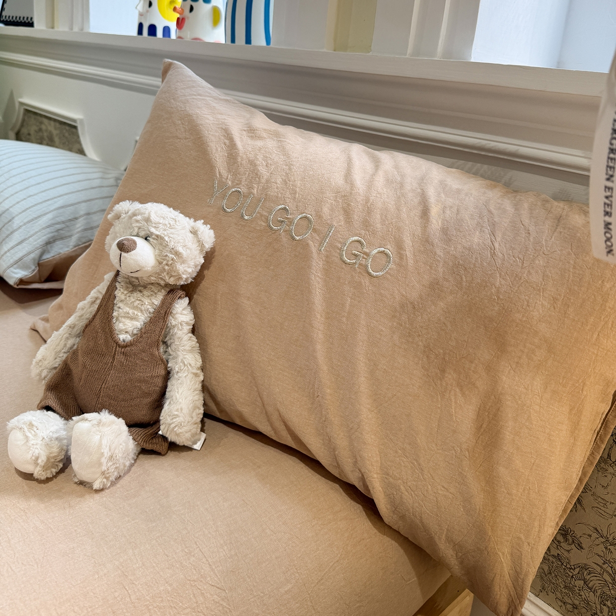 91家纺网 家纺一手货源 找家纺 曼町家居 2026春夏新款全棉纯棉色织水洗棉字母刺绣四件套 海盐