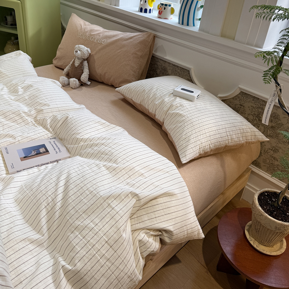 91家纺网 家纺一手货源 找家纺 曼町家居 2026春夏新款全棉纯棉色织水洗棉字母刺绣四件套 奶芙