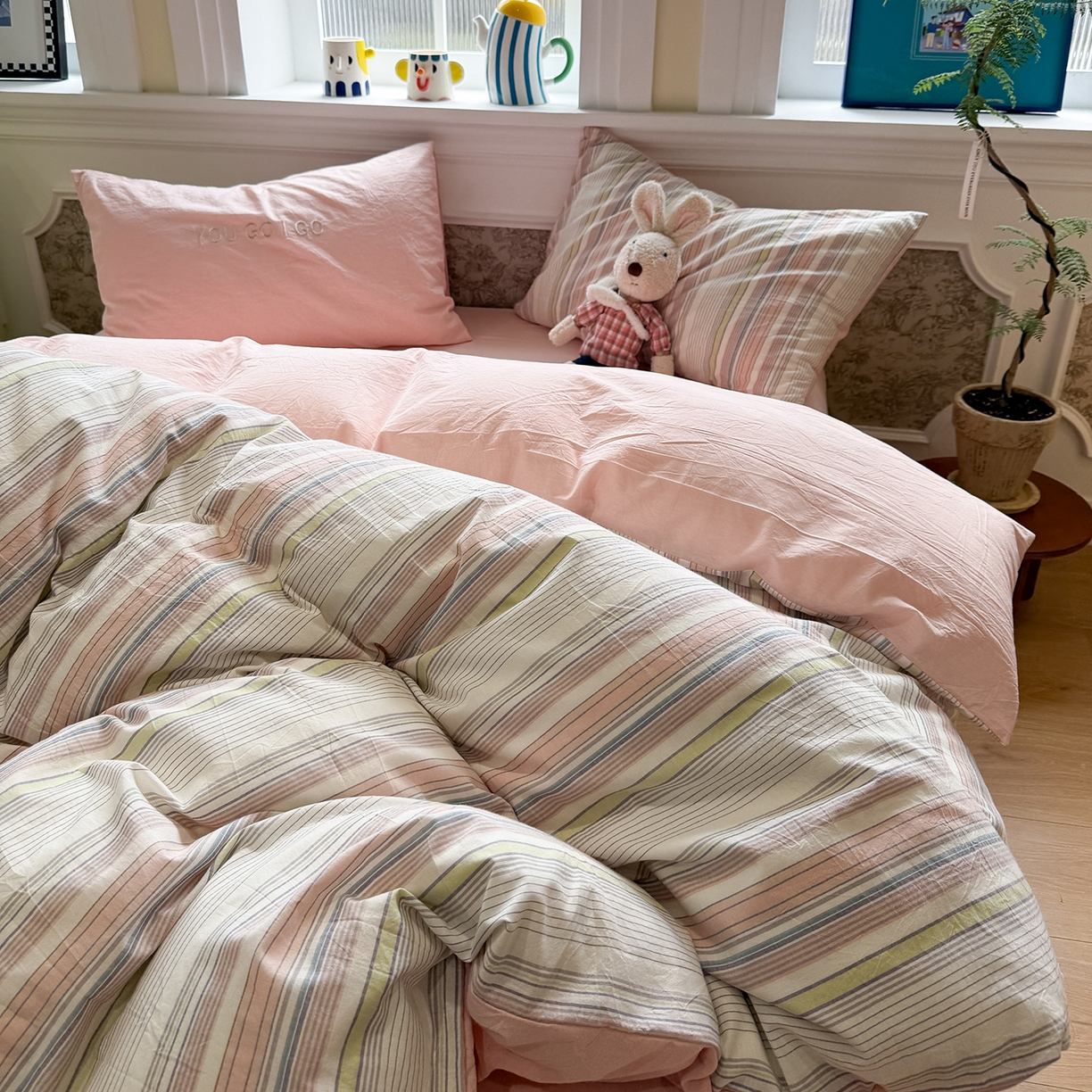 91家纺网 家纺一手货源 找家纺 曼町家居 2026春夏新款全棉纯棉色织水洗棉字母刺绣四件套 软糖