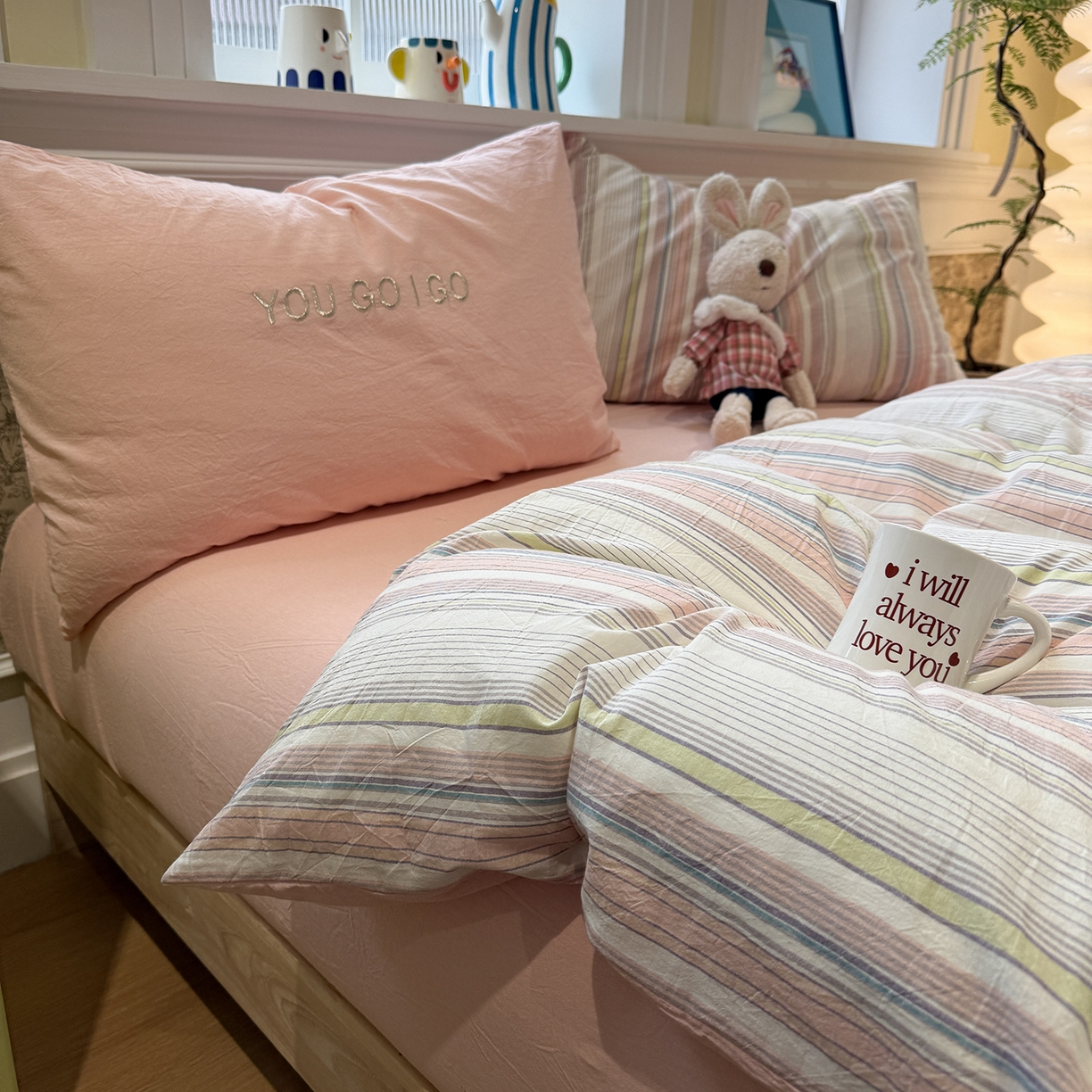 91家纺网 家纺一手货源 找家纺 曼町家居 2026春夏新款全棉纯棉色织水洗棉字母刺绣四件套 软糖