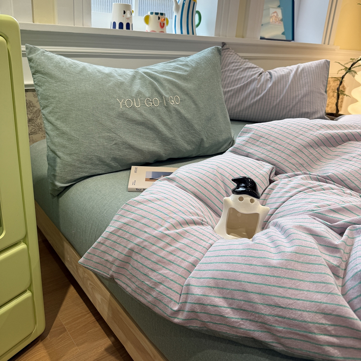 91家纺网 家纺一手货源 找家纺 曼町家居 2026春夏新款全棉纯棉色织水洗棉字母刺绣四件套 岛雾