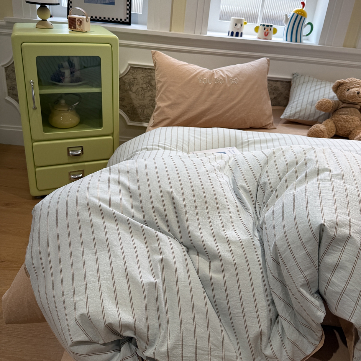 91家纺网 家纺一手货源 找家纺 曼町家居 2026春夏新款全棉纯棉色织水洗棉字母刺绣四件套 海盐