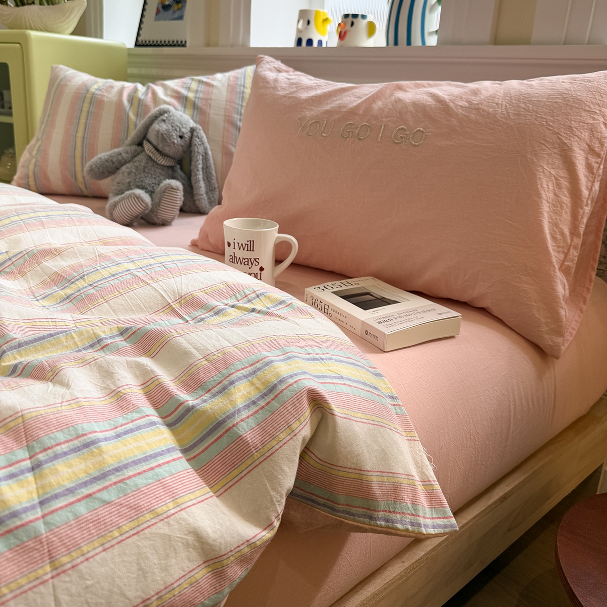 91家纺网 家纺一手货源 找家纺 曼町家居 2026春夏新款全棉纯棉色织水洗棉字母刺绣四件套 千寻