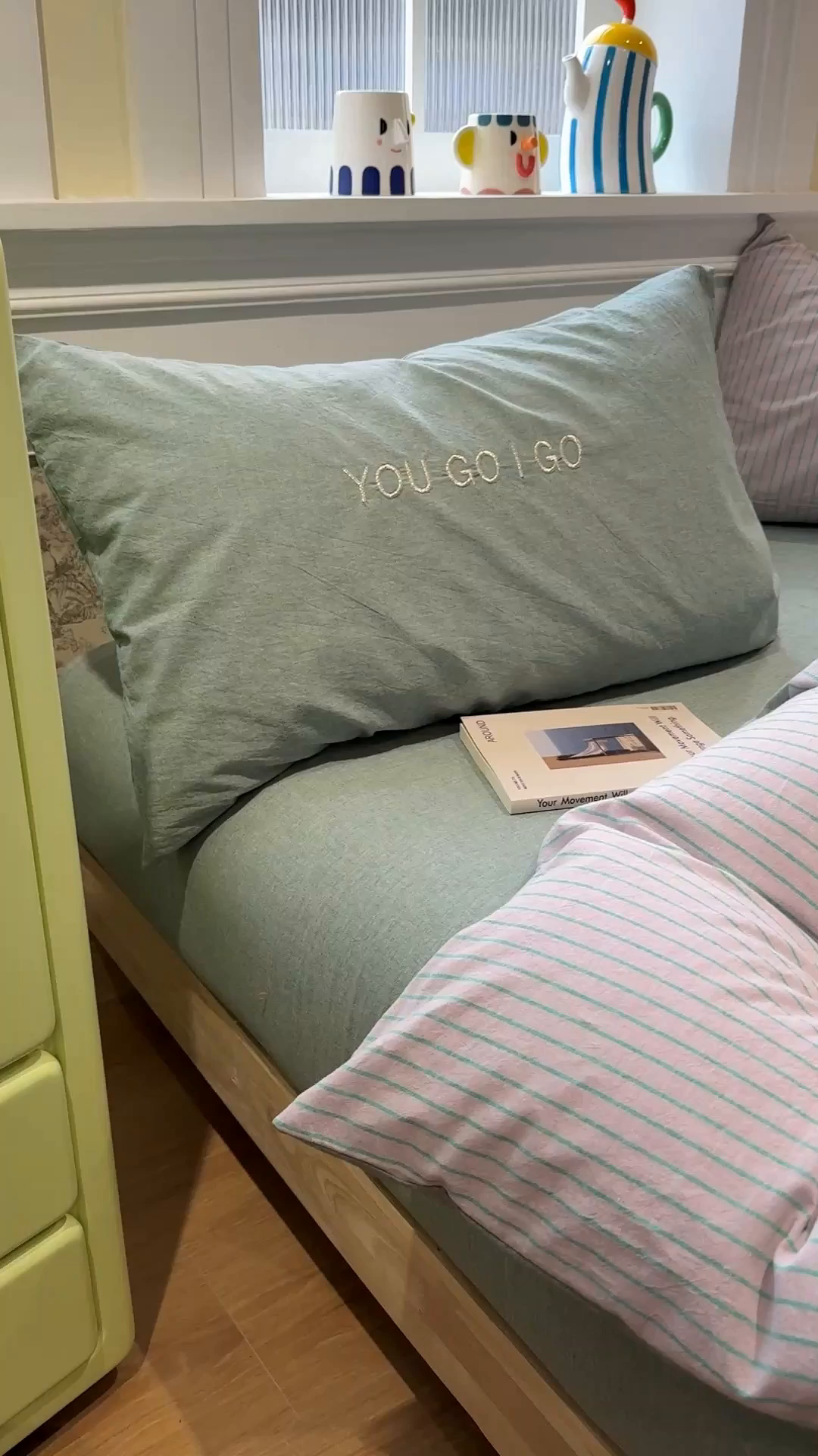 91家纺网 家纺一手货源 找家纺 曼町家居 2026春夏新款全棉纯棉色织水洗棉字母刺绣四件套 岛雾