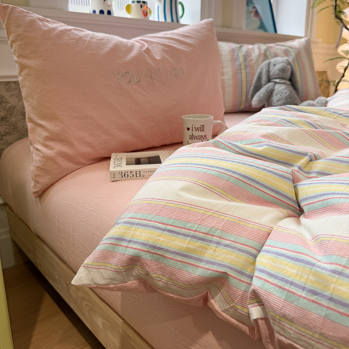 91家纺网 家纺一手货源 找家纺 曼町家居 2026春夏新款全棉纯棉色织水洗棉字母刺绣四件套 千寻