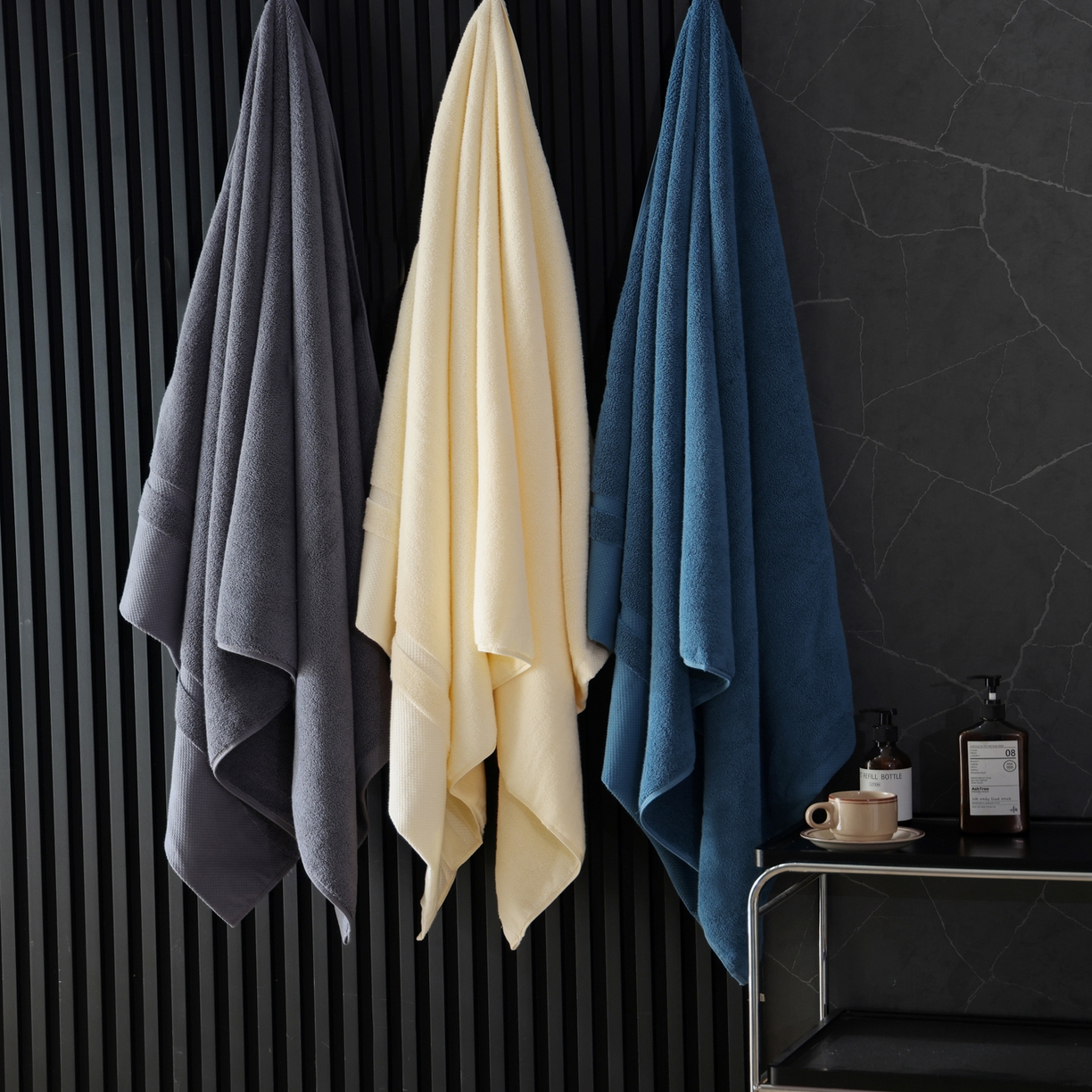 91家纺网 家纺一手货源 找家纺 朴尔家纺-毛巾被 2026年新品悠哲系列纯色全棉纯棉缎档加大加厚浴巾 组合图仅供参考不可下单 90x180cm/条